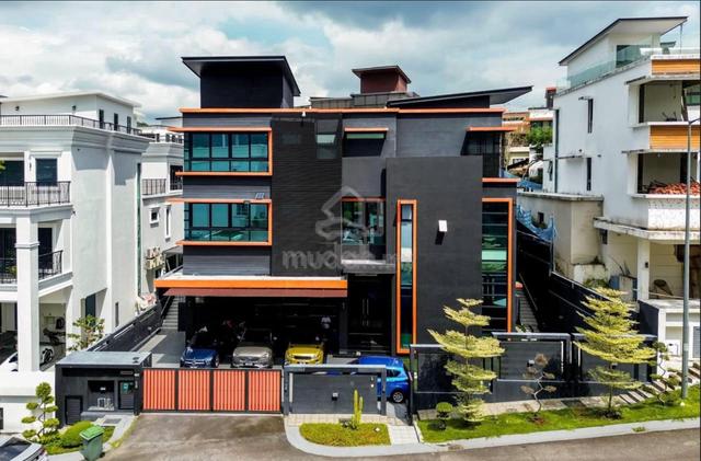 FULLY FURNISHED 3 Storey Bungalow Gaia 16, Sering Ukay Untuk Dijual 1