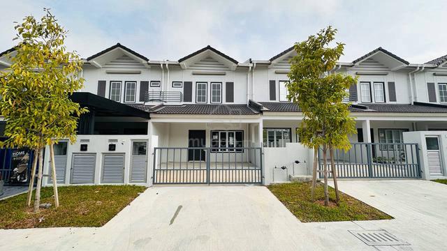 BRAND NEW Double Storey Rosalia M Senyum Bandar Baru Salak Tinggi 1