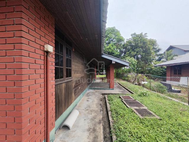 Single-storey Detached @ Stutong Indah (nearby E-mart Tabuan Jaya) for 1