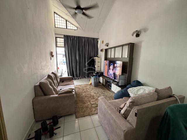 Taman Molek 1.5 Storey Terrace House End Lot For Sale 1