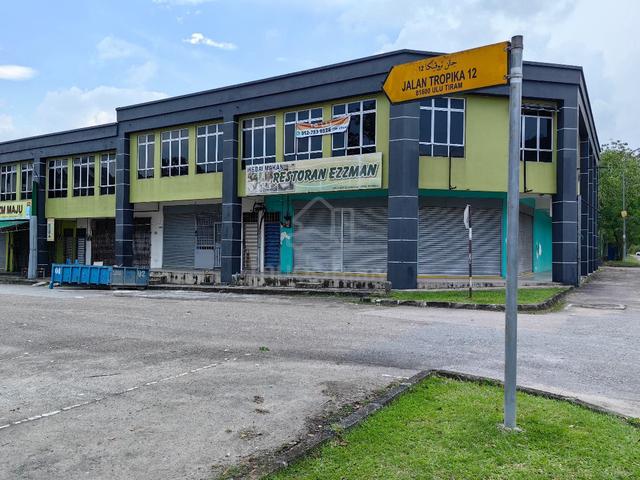 Desa Cemerlang /Full loan /Double Storey Shop /Storage /Center Kicthen 1