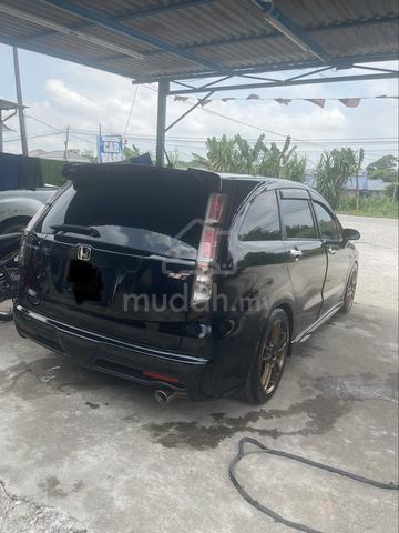 Honda STREAM 1.8 i-VTEC (A) 4WD - 3