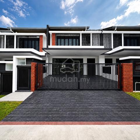 Part Furnished 2 Storey House in Elmina Green 7, For Rent. 1