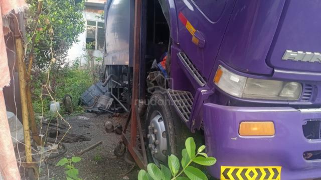 Lori Sampah / Garbage Truck - photo 3 of 6