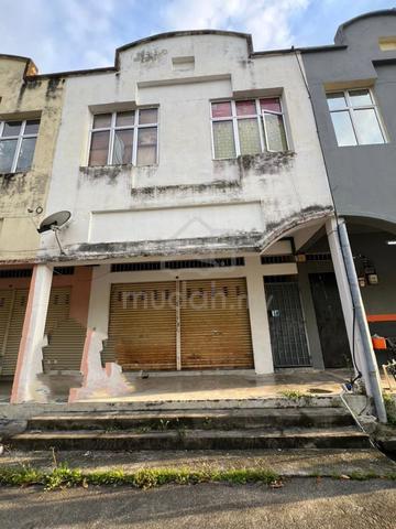 [MURAH][HARGA TURUN] Double Storey Shop Lot Taman Dahlia Salak Tinggi 1
