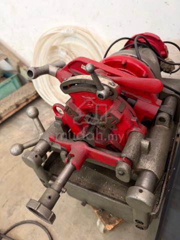 USED Portable Pipe Threading Machine 1/2"~2" - photo 2 of 3