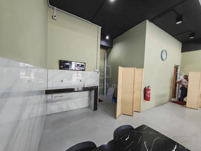 Bandar Putera Klang 2 Storey End Lot Shop Ground floor available 1
