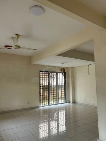 Taman Kipark Puchong 2story for rent 1
