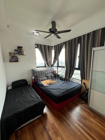 I-soho icity corner lot (room for rent) 1