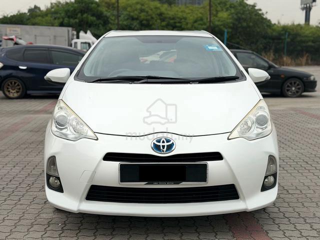 2013 Toyota PRIUS C 1.5 HYBRID CAREFULLY OWNER - 4