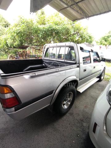 Isuzu Invader 2.8 (Manual) 2004 Green Diesel - 3