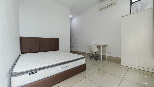 (KL)Female medium room with private bathroom at Chan Sow Lin 1