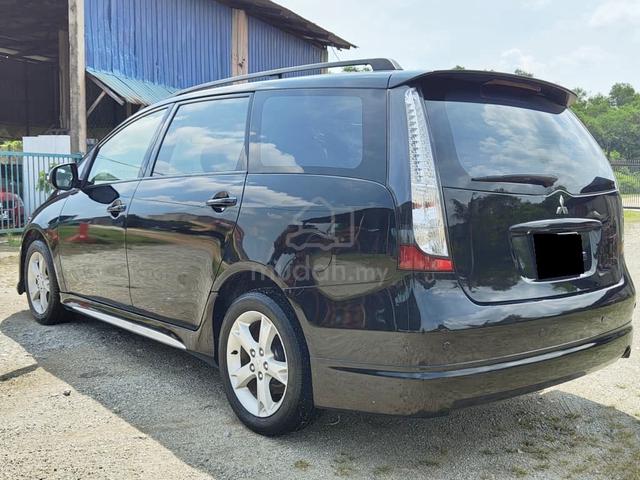 2010 Mitsubishi GRANDIS 2.4 MIVEC ENHANCED (A) - 4