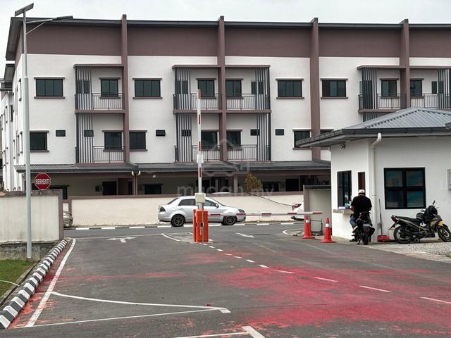 Deverglade townhouse at stutong baru for rent 1