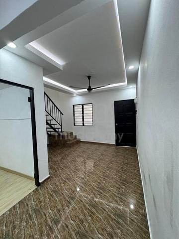 Full Loan / Teres 2 Tingkat Parit Jawa / 3Bilik 2 Bilik Air 1