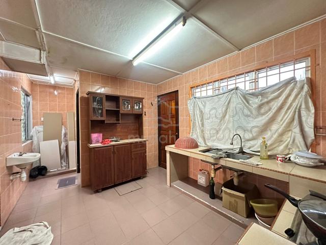 (FULLY EXTEND/TITLE) 2 Sty House Taman Pinggiran Putra Seri Kembangan 1