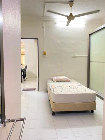 Lintang Mahsuri Bayan baru master room 1