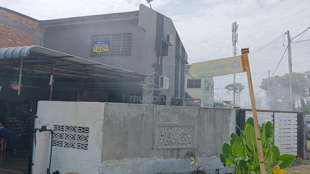 Rumah teres 2 tingkat corner lot 1