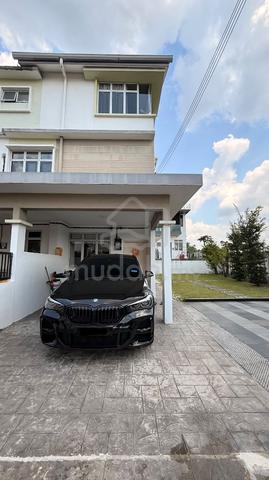 Spacious & Bright Townhouse @ Seri Kembangan | Prime Location 1