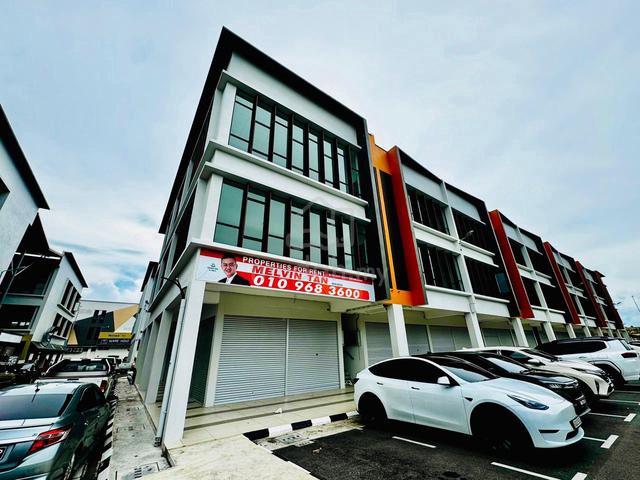 Westfield Points Intermediate Ground Floor Shoplot For Rent 1
