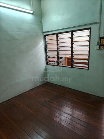 Room To let @ Jalan Beroga Klang Near Eng Ann 1