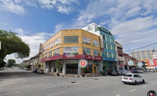 Ipoh Town Triple Storey Corner Shoplot Facing Mainroad For Rent 1