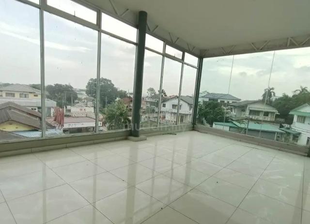 Nice 3 Storey Showhouse Office 1