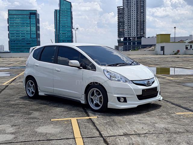 2013 Honda JAZZ 1.3 (HYBRID) FACELIFT (A) - 2