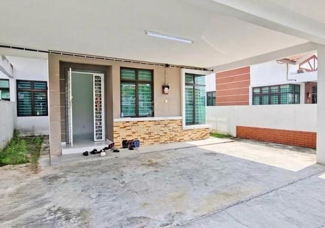 Single storey semi D Cluster for sale at Bukit Beruang 1