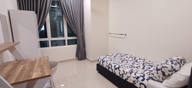 Room f.furnish for muslimmale near MRT DamansaraDamai FREE WIFI600Mbps 1