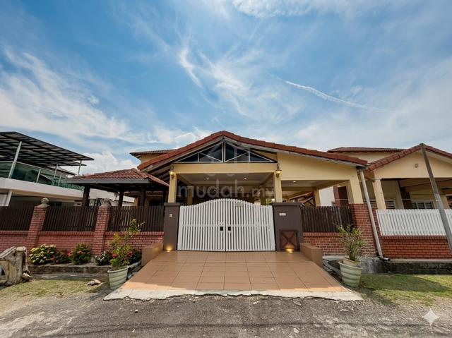 FREEHOLD BANGLO 350m ke PANTAI 4 Bilik, Kuala Sungai Baru, Melaka 1