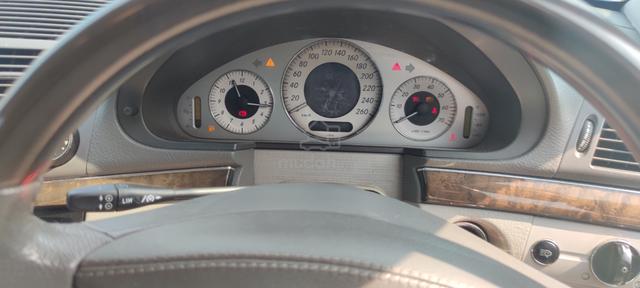Mercedes Benz E200 AVANTGARDE (CBU) 1.8 (A) - 5