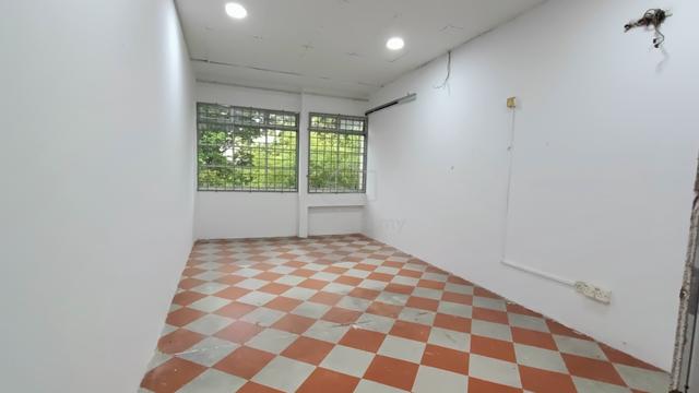 1st Floor Office lot in Taman Putra Prima Puchong for rent 4