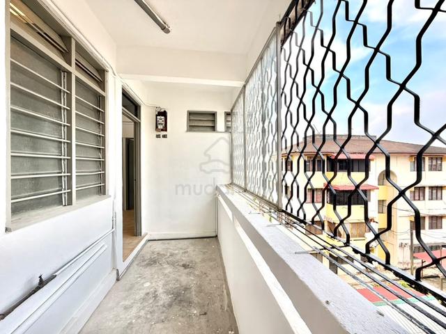 Zero Deposit Flat Camar Perling Fully Renovated 1
