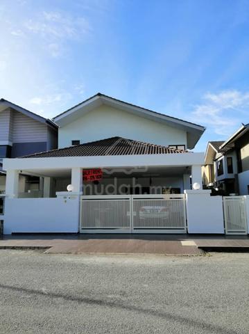 Semi-D house  1