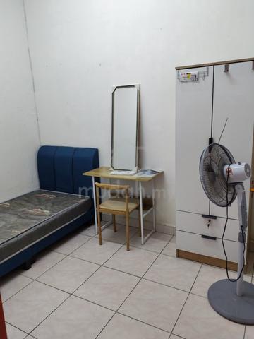 Fan Room For Rent at Taman Kolombong 1