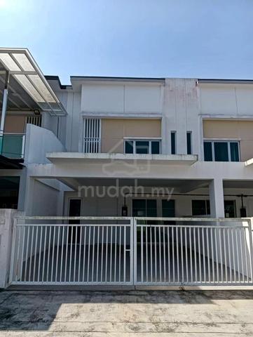 Double Storey Terrace house in bandar seri impian Kluang For Rent 1