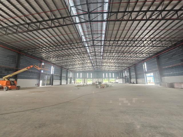 Rawang warehouse with loading dock ,easy acess 40 feet container 1