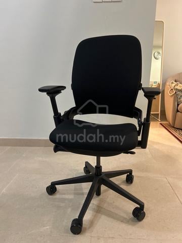 Steelcase LEAP V2 Ergonomic Chair - photo 3 of 5