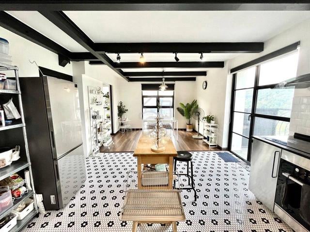 Empire City, Colonial Loft 1