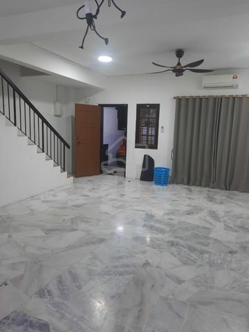 Taman Wawasan 1 Pusat Bandar Puteri Puchong very nice reno unit 1