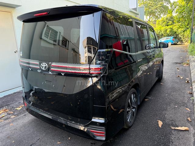 2022 Toyota VOXY 2.0 S-Z (A) POWER BOOT - 4