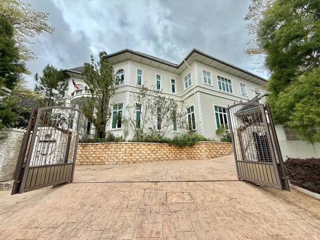 English Style Bungalow With Private Pool Impian Golf Club Kajang 1