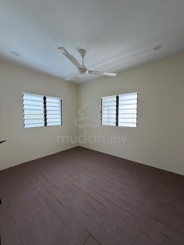 Strategic House for Rent in Gelugor - Open for Students/Family 1