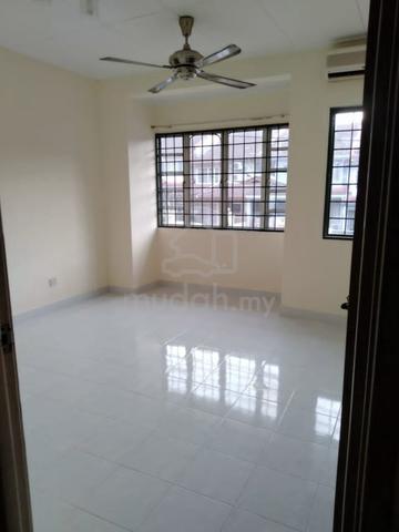 Double storey house for sale at Bandar Kinrara 5 1