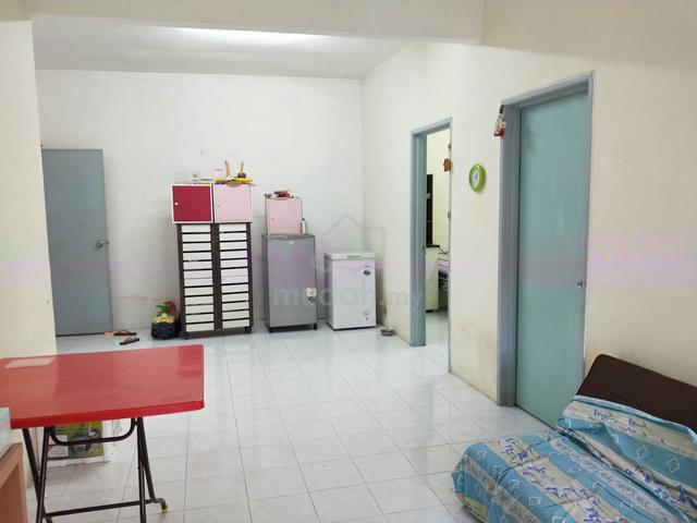 Convenience MRT Taman Equine Master room sharing For rent 1