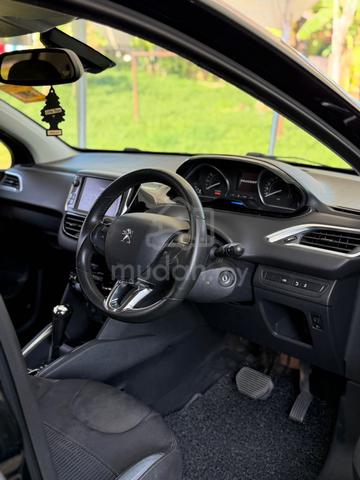 Peugeot 208 1.6 VTi ALLURE (A) 2014 - 5