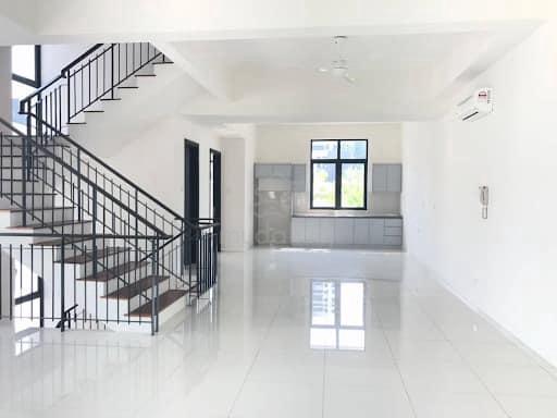16 quartz|3 story terrace|5bedroom|leasehold|4 carpark|easy access 1