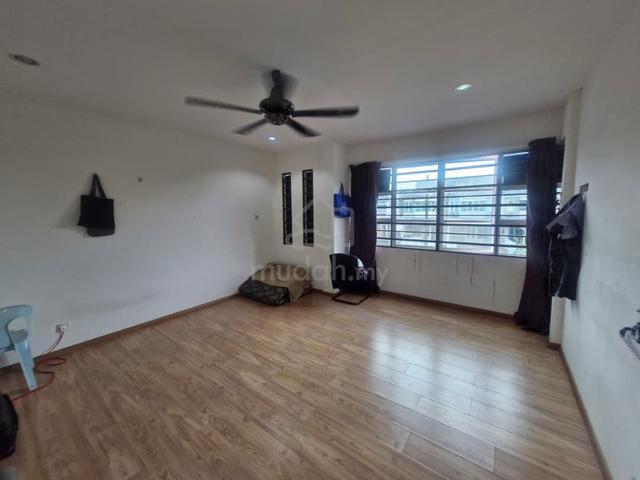 Uni Central Double Storey Terrace Intermediate FOR SALE 1