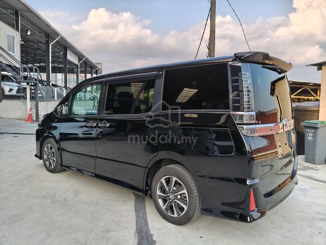 2020 Toyota VOXY 2.0 KIRAMEKI (A) - 4